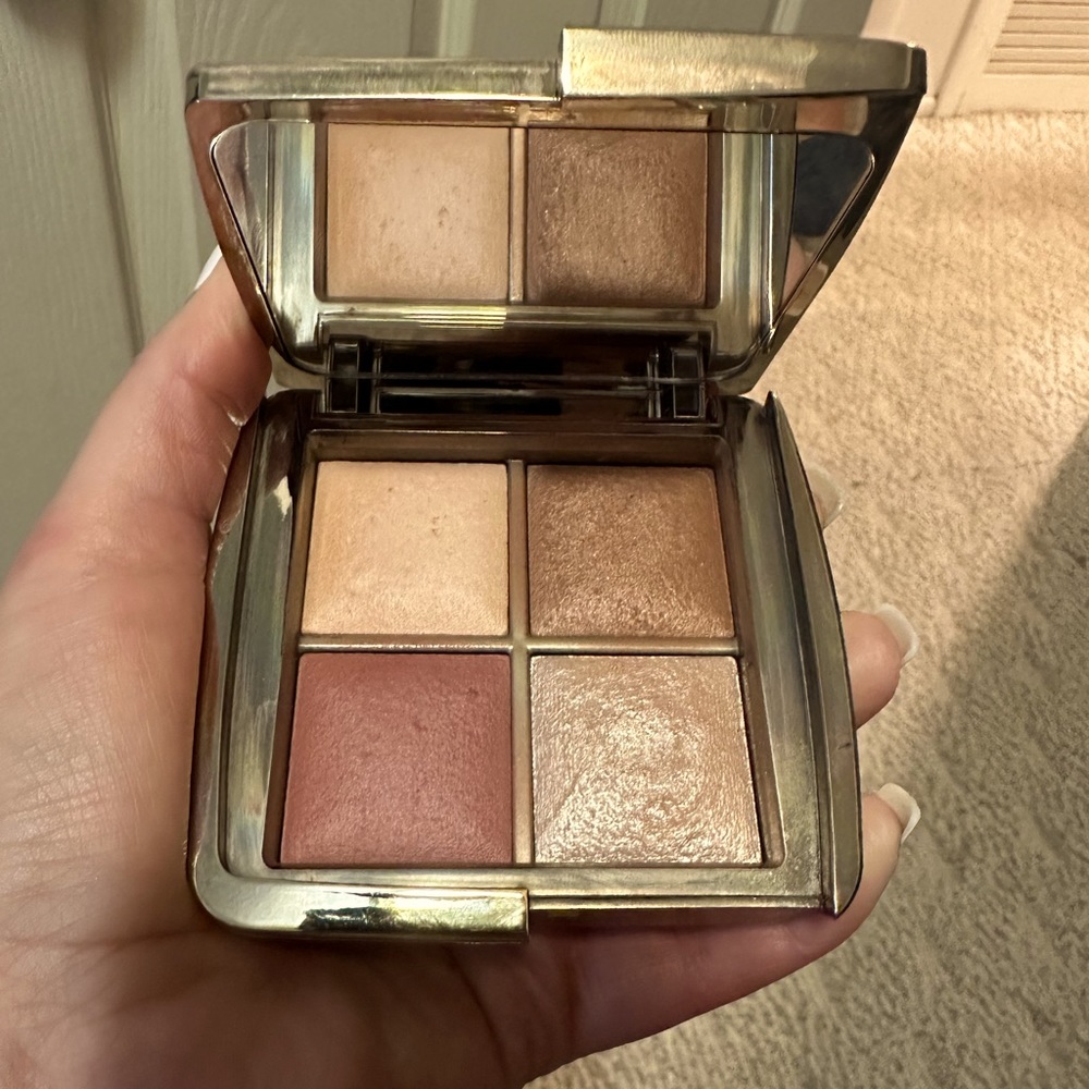 Hourglass Ambient Pallett